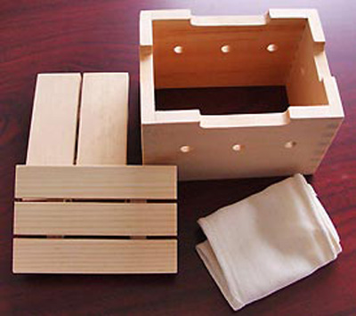 Forma in legno per la preparazione casalinga del tofu